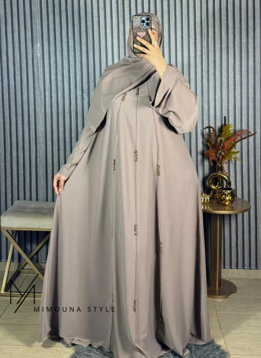 جوهرة رمضان: عباية ملكية بقطعتين (عباية + شال متناسق)