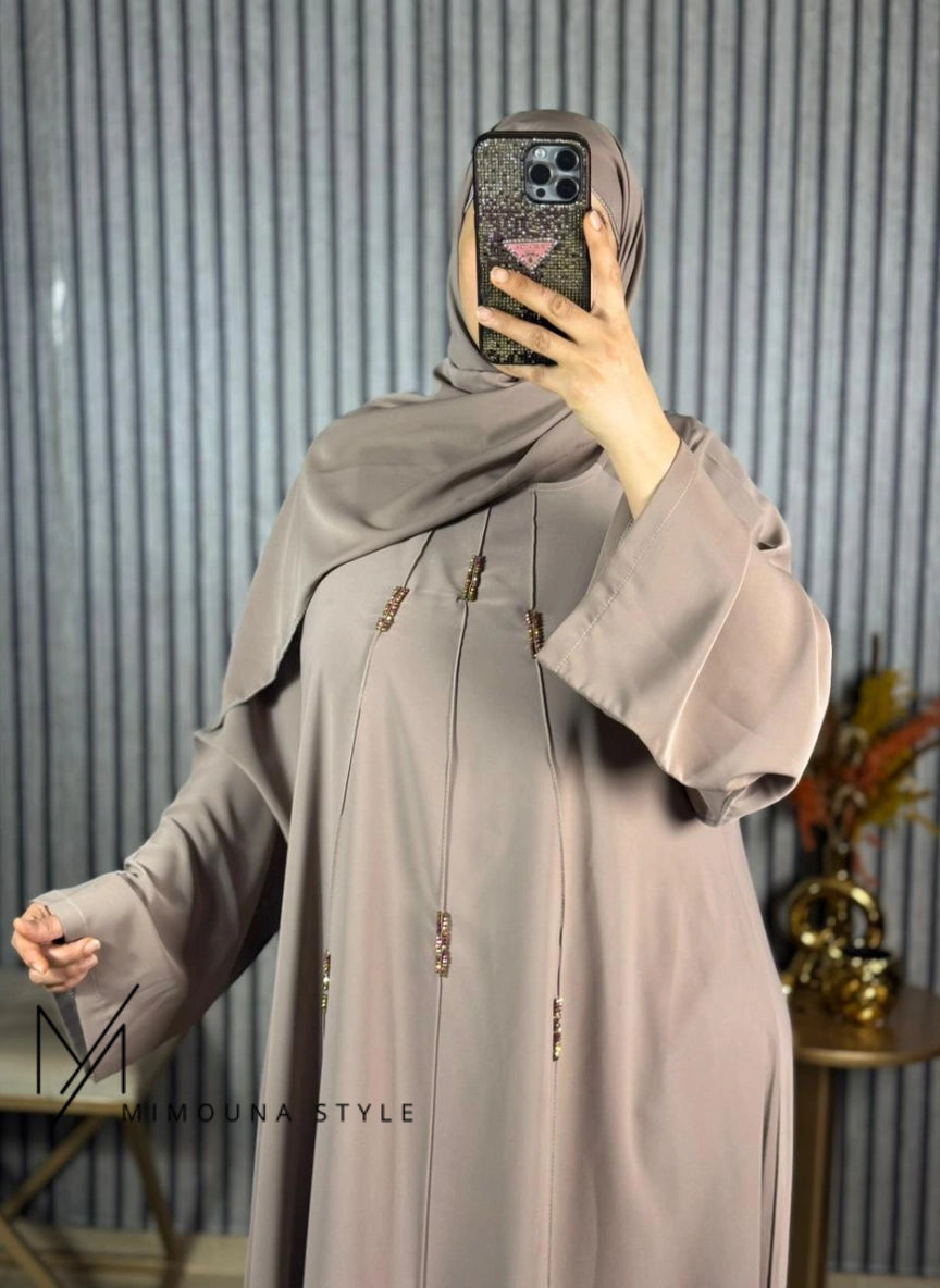 جوهرة رمضان: عباية ملكية بقطعتين (عباية + شال متناسق)