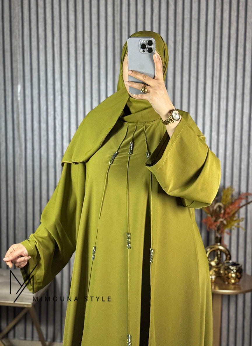 جوهرة رمضان: عباية ملكية بقطعتين (عباية + شال متناسق)