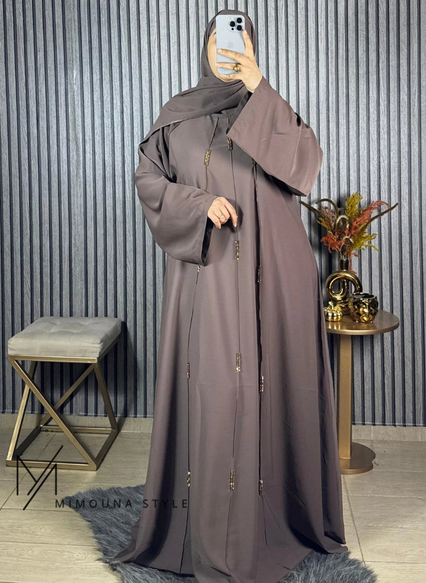 جوهرة رمضان: عباية ملكية بقطعتين (عباية + شال متناسق)