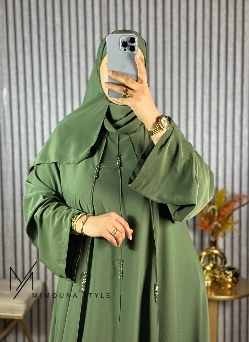 جوهرة رمضان: عباية ملكية بقطعتين (عباية + شال متناسق)