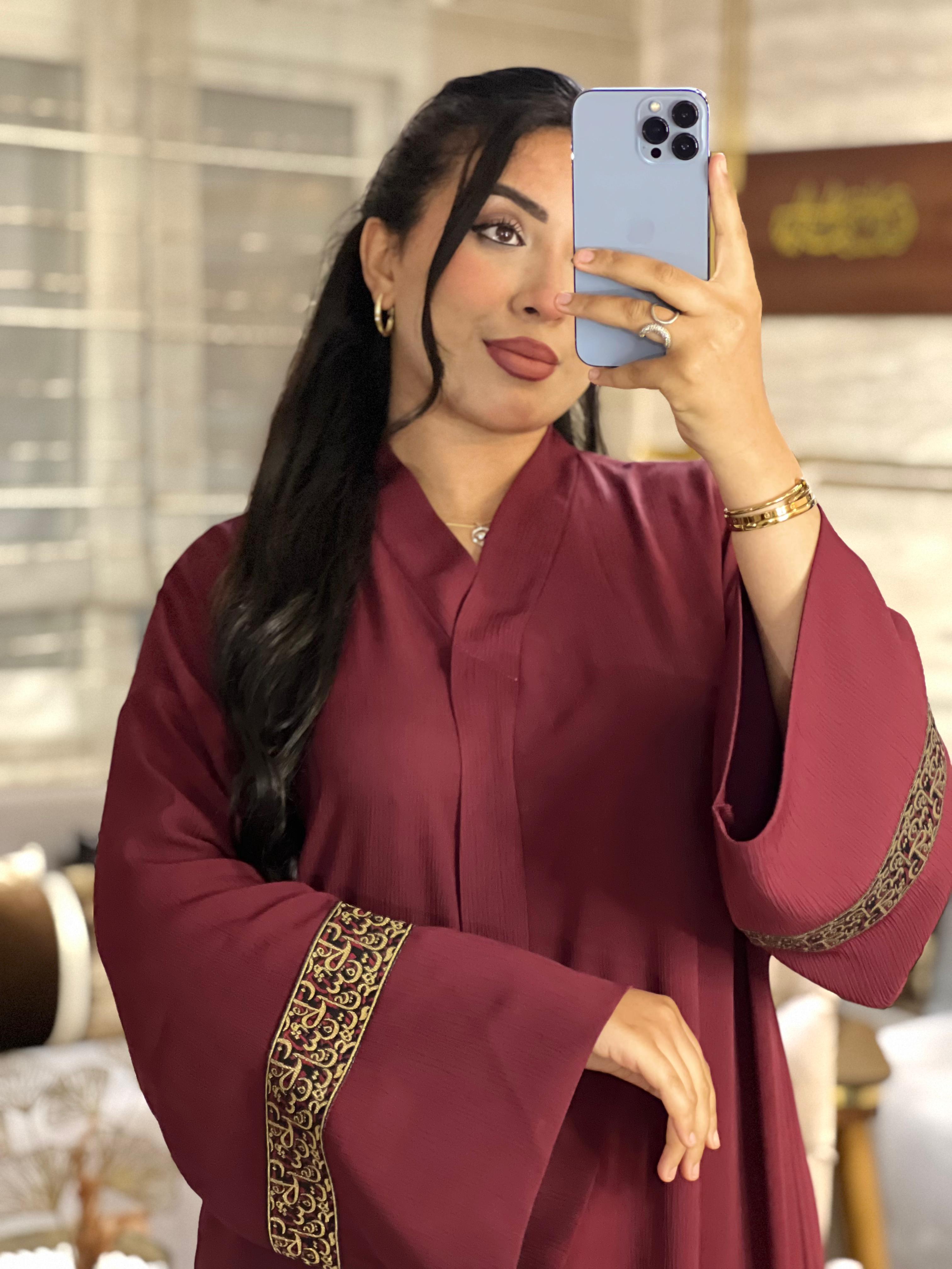 عباية زوم ملكية : عباية بقطعتين (عباية + شال هدية)