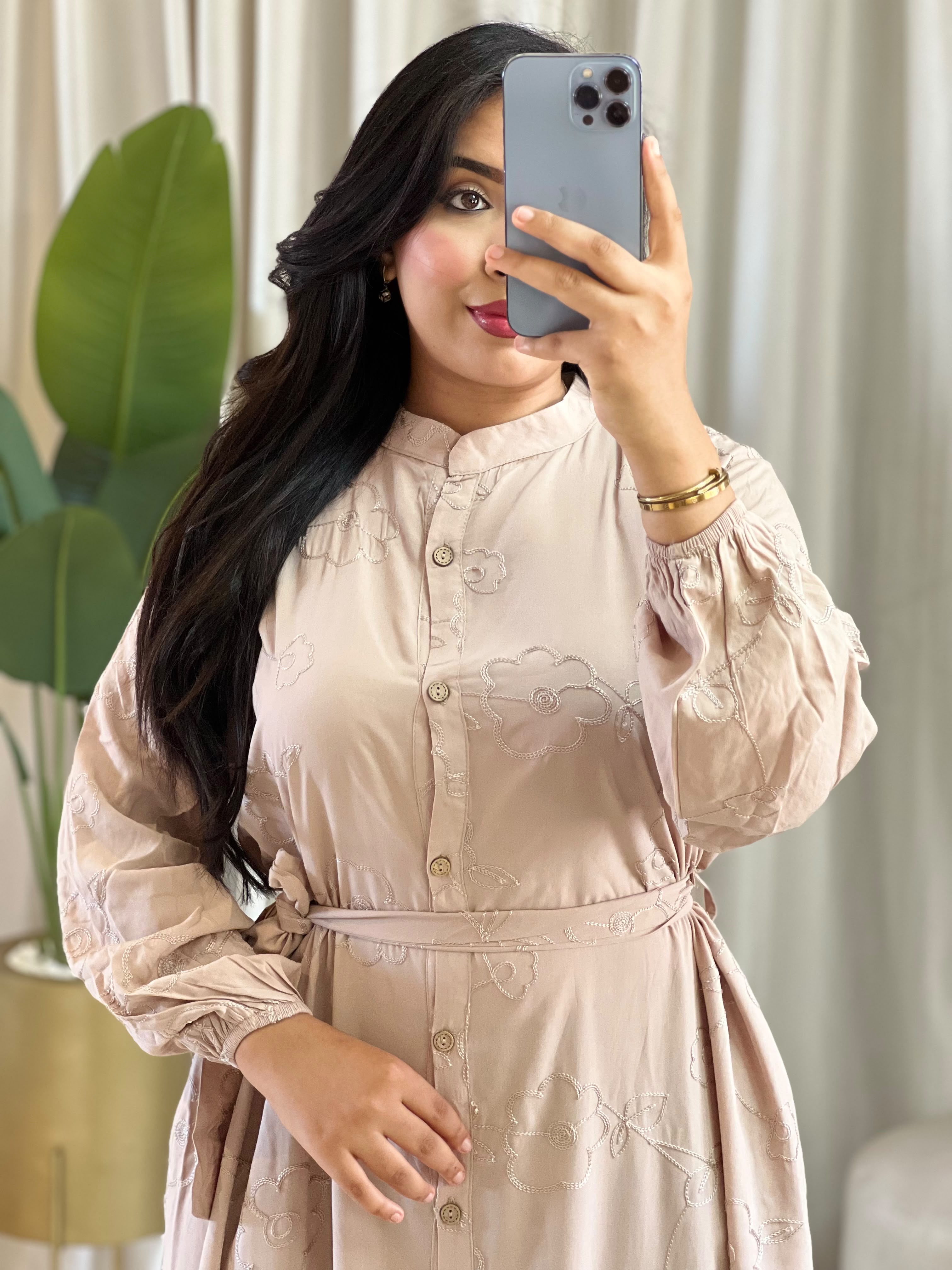 Robe Brodée avec Ceinture H1