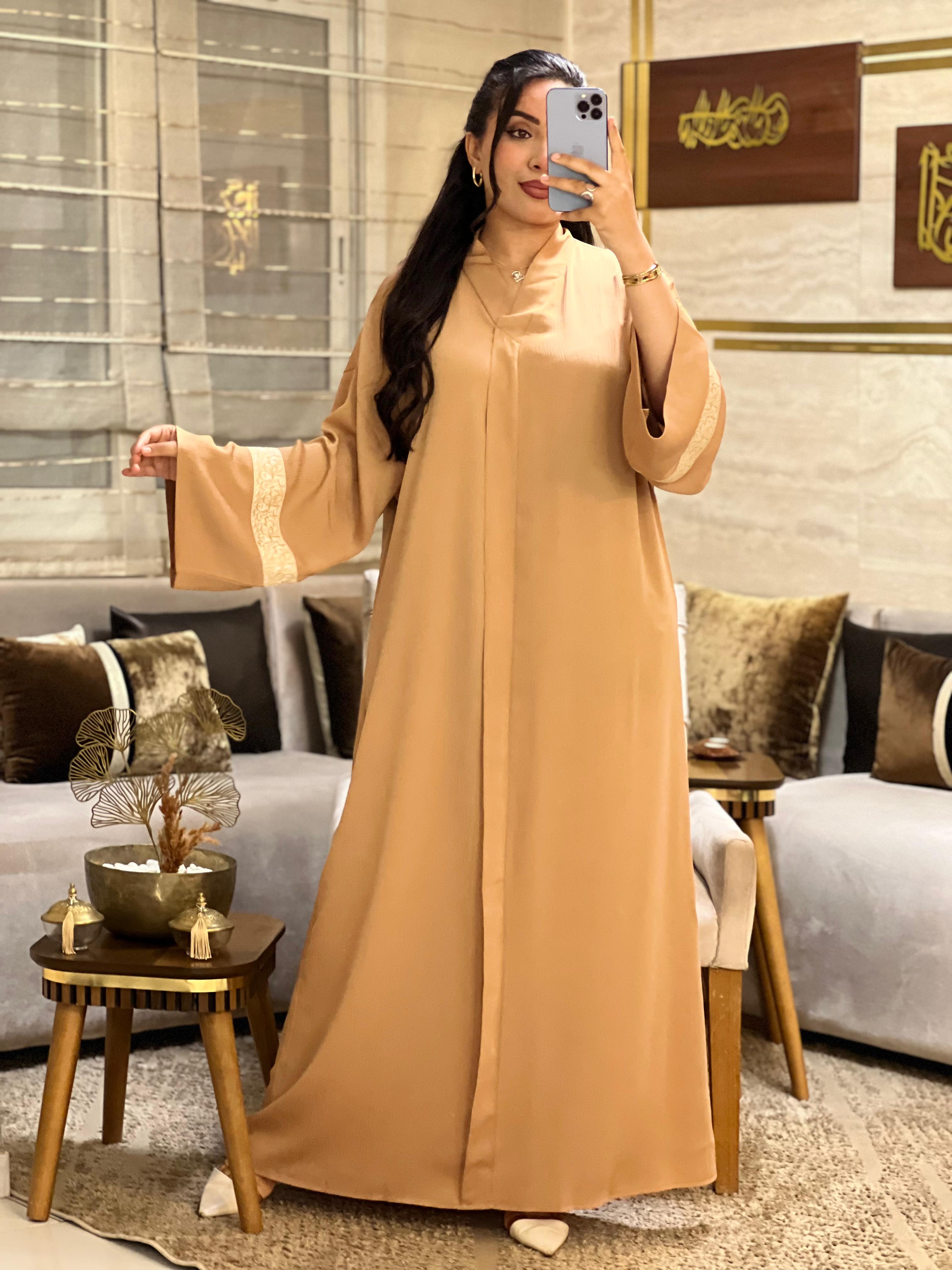 عباية زوم ملكية : عباية بقطعتين (عباية + شال هدية)