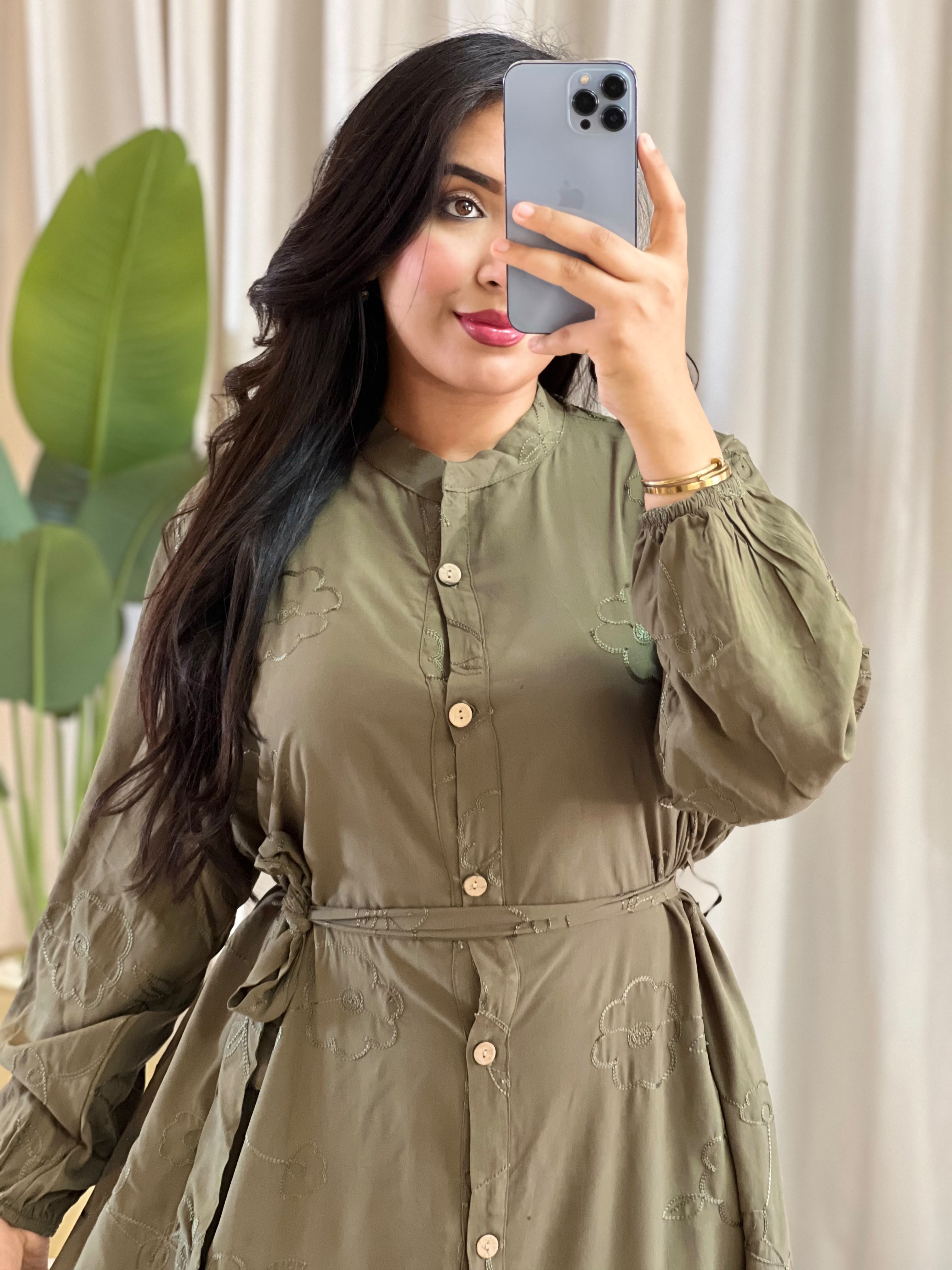 Robe Brodée avec Ceinture H1